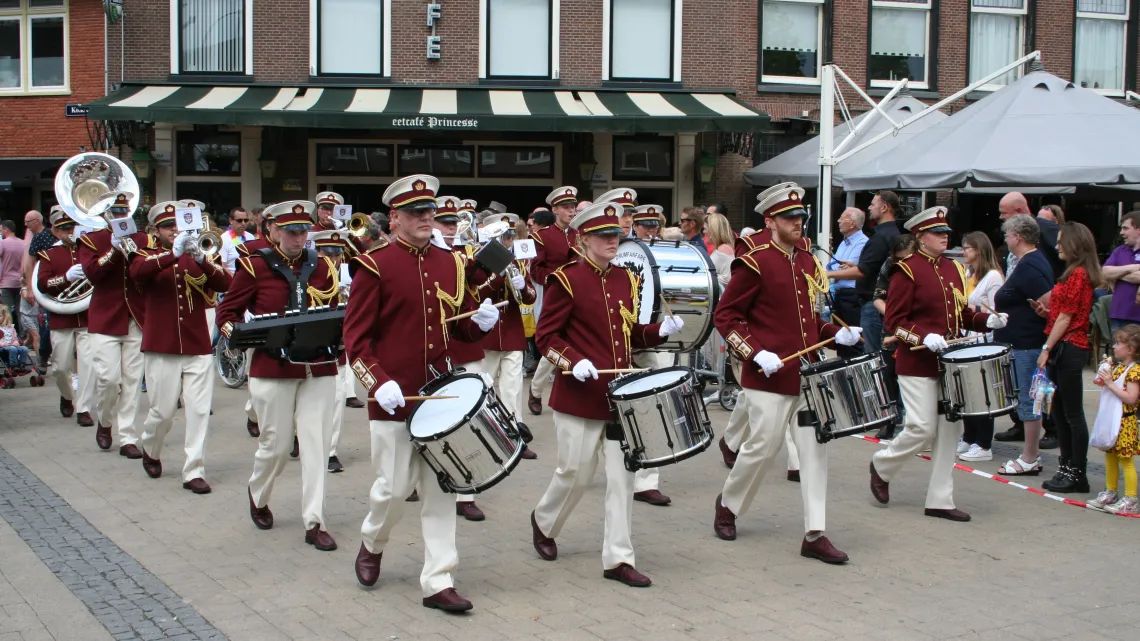 Drumfanfare Jonathan tijdens een optreden in Nijkerk